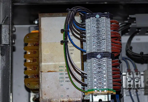 ups蓄电池和汽车通用吗