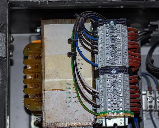 直流屏可以用UPS替代吗