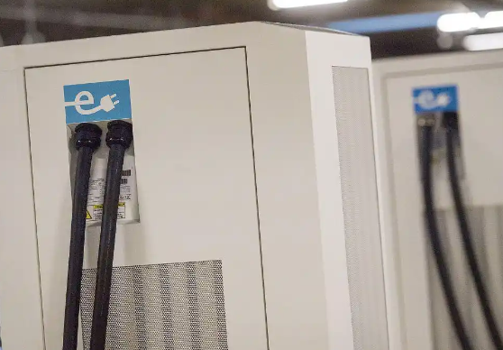 UPS不间断电源:如何确保其在关键时刻不掉链子