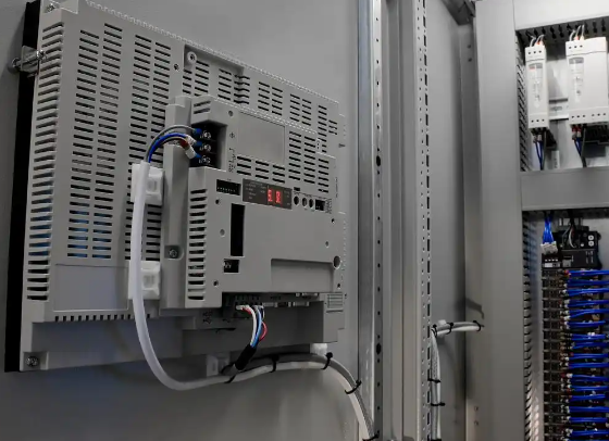 UPS不间断电源如何发挥关键作用